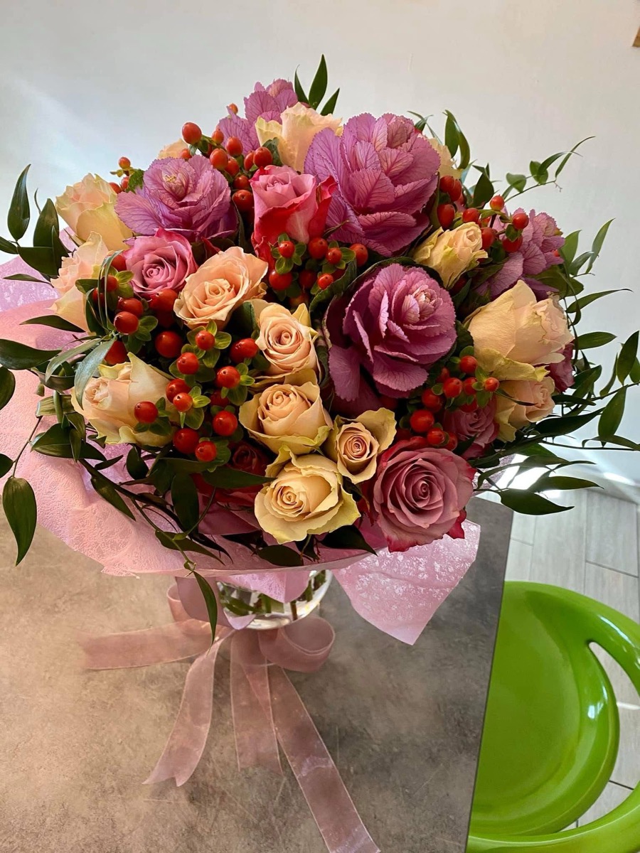 Buchet colorat cu trandafiri mov și piersică - aranjament e-flower